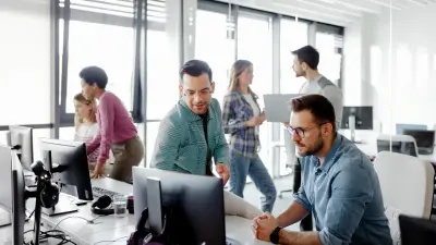 Menschen in einer Ausbildungssituation