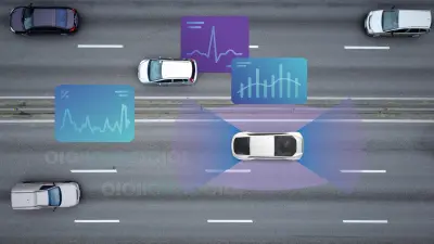 Vue aérienne du trafic autoroutier, avec la couverture des capteurs des véhicules et des tableaux de bord d'analyse des données de conduite superposés.